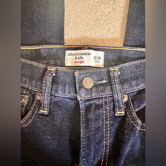 NWOT! Never worn brand new kids jeans. Abercrombie, size 9/10. Dark wash blue - Picture 6 of 6